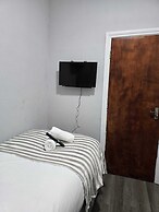Heathrow roomzzzz B&B