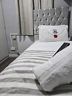 Heathrow roomzzzz B&B