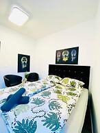 7BR Apt Near Schönbrunn for 15 Guests
