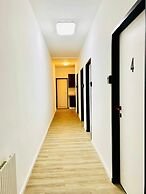 7BR Apt Near Schönbrunn for 15 Guests
