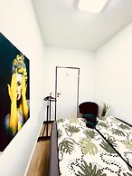 7BR Apt Near Schönbrunn for 15 Guests