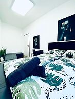 7BR Apt Near Schönbrunn for 15 Guests