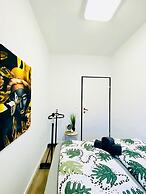7BR Apt Near Schönbrunn for 15 Guests
