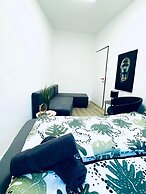 7BR Apt Near Schönbrunn for 15 Guests