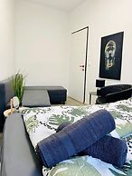 7BR Apt Near Schönbrunn for 15 Guests