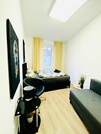 7BR Apt Near Schönbrunn for 15 Guests