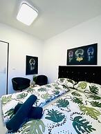 7BR Apt Near Schönbrunn for 15 Guests