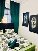 7BR Apt Near Schönbrunn for 15 Guests