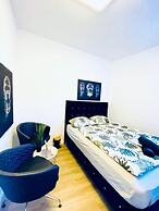 7BR Apt Near Schönbrunn for 15 Guests
