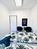 7BR Apt Near Schönbrunn for 15 Guests