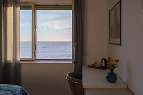 Casa Mare Beachfront Luxury Suites
