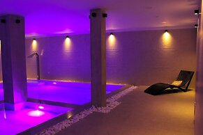 UrbanBay Hotel & Spa