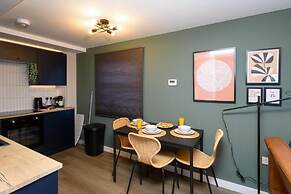 Benjamin Suite Modern 3BR Apartment
