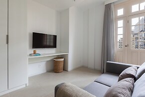 Tabas By Blueground Cena Carioca