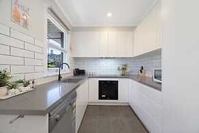 Relaxing 3BDR Modern Home with Parking