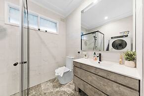 Relaxing 3BDR Modern Home with Parking