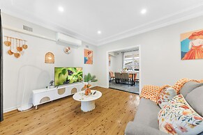 Relaxing 3BDR Modern Home with Parking