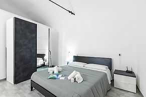 Saro House