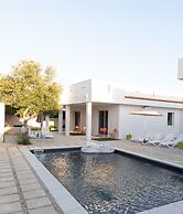 White houses luxury and pool