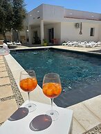 White houses luxury and pool