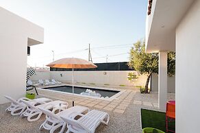 White houses luxury and pool