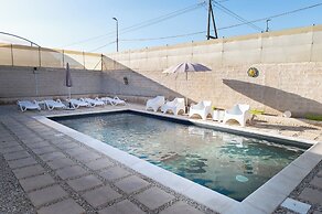 White houses luxury and pool