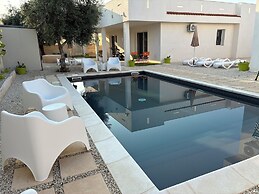 White houses luxury and pool