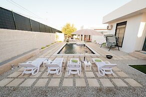 White houses luxury and pool