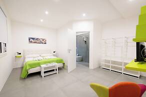 White houses luxury and pool