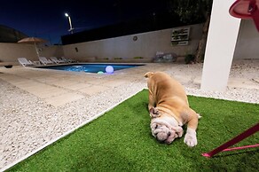 White houses luxury and pool