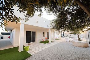 White houses luxury and pool