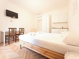 RRRapido Sant Ambrogio Suites and Rooms