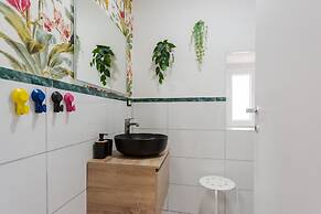 Susy Baroque Near Beach Etna