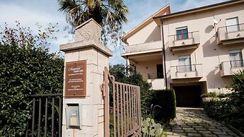 Angelina Square Home