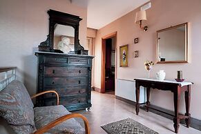 Angelina Square Home