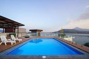 Intouch Riverside Hotel