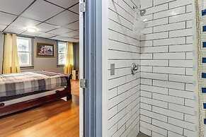 4 Mi to Mauch Chunk Lake: Spacious Apt w/ Bar!