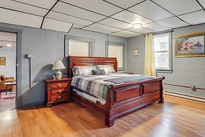 4 Mi to Mauch Chunk Lake: Spacious Apt w/ Bar!