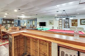 4 Mi to Mauch Chunk Lake: Spacious Apt w/ Bar!