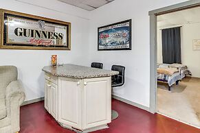 4 Mi to Mauch Chunk Lake: Spacious Apt w/ Bar!