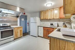 4 Mi to Mauch Chunk Lake: Spacious Apt w/ Bar!