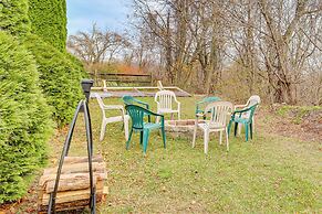 4 Mi to Mauch Chunk Lake: Spacious Apt w/ Bar!