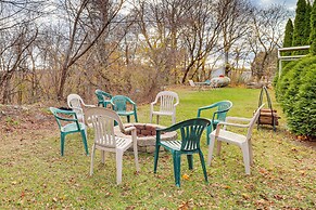 4 Mi to Mauch Chunk Lake: Spacious Apt w/ Bar!