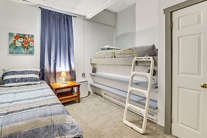 4 Mi to Mauch Chunk Lake: Spacious Apt w/ Bar!
