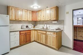 4 Mi to Mauch Chunk Lake: Spacious Apt w/ Bar!