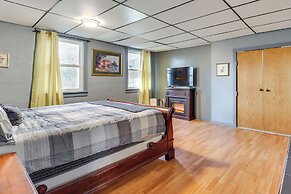 4 Mi to Mauch Chunk Lake: Spacious Apt w/ Bar!