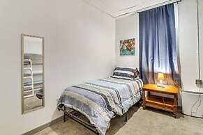 4 Mi to Mauch Chunk Lake: Spacious Apt w/ Bar!