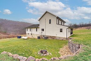 Mtn Views! Peaceful Rural Retreat in Mapleton