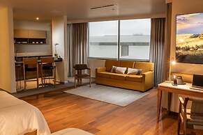 S22 Hotel & Suites