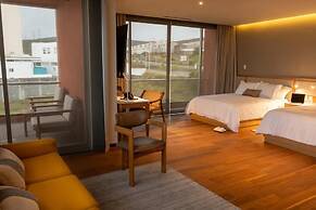 S22 Hotel & Suites